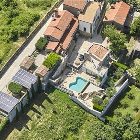 4 Bedroom Luxury Villa Retreat with Heated Infinity Pool near Buje, Sleeps 8-10